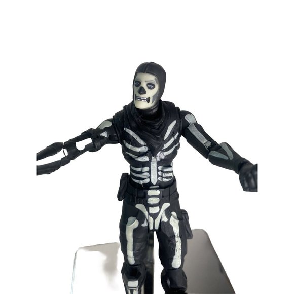 McFarlane Fortnite Green Glow Skull Trooper 7" Glow in the Dark Action Figure - Picture 2 of 11